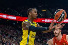 Με τρεις απουσίες η Μακάμπι στο ΣΕΦ