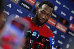 Ντόντα Χολ: «Ο ανταγωνισμός στη θέση του σέντερ μας κάνει καλύτερους»