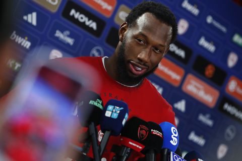 Ντόντα Χολ: «Ο ανταγωνισμός στη θέση του σέντερ μας κάνει καλύτερους»