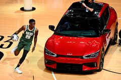 Δεν αγωνίστηκε στο Skill Challenge ο Γιάννης, πανηγύρισε η τριάδα των Τζαζ (vids)