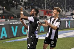 Ο Κωνσταντέλιας χάζεψε τη χώρα, ο ΠΑΟΚ επιβλήθηκε της ΑΕΚ και το πρωτάθλημα παίρνει φωτιά