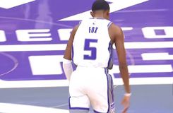 «Ύμνοι» του Ντε'Αρον Φοξ για τον Βεζένκοφ