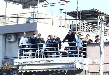 Από τα μπαλκόνια είδε ο κόσμος το Λαμία - Ολυμπιακός