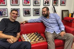 Ποιος είναι ο Βαγγέλης, ο φίλος του Ολυμπιακού που ο Γιώργος Μπαρτζώκας του αφιέρωσε το Κύπελλο