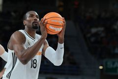 «Ο Ιμπάκα βρίσκεται κοντά στην πόρτα της εξόδου της Ρεάλ Μαδρίτης»