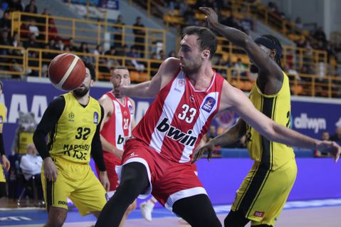 Τα «δίνει όλα» για να παίξει στον τελικό ο Μιλουτίνοφ - Η σημασία του ειδικού νάρθηκα που θα φέρει