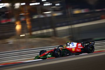 Η Ferrari καινοτομεί με μια εντυπωσιακή περιστρεφόμενη πίσω αεροτομή (vid)