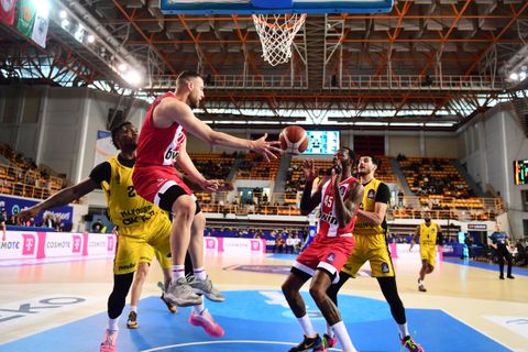 Ημιτελικοί σαν... φιλικά και στις εξέδρες