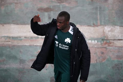 Η αγκαλιά του Τεττέη με τη μητέρα του μετά το ονειρικό ευρωπαϊκό ντεμπούτο (pic)