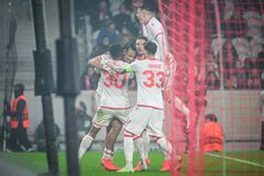 Τεράστιο διπλό του Ερυθρού Αστέρα στη Λιλ - Πέρασε νικηφόρα από τη Γλασκώβη η Στουτγάρδη