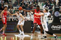 H βαθμολογία της Basket League με τον Ολυμπιακό να «κλειδώνει» την πρώτη θέση μετά τη νίκη στο ΟΑΚΑ
