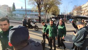 Η άφιξη των διαιτητών στο «Κλ. Βικελίδης» για το Άρης - ΠΑΟΚ (vid)