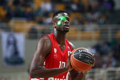 Εκτέλεσε τρεις φορές τη μία βολή λόγω λέιζερ ο Φαλ! (vid)