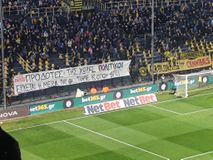 «Προδότες της χώρας πολιτικοί...» - Το πανό των φίλων του Άρη για την τραγωδία των Τεμπών