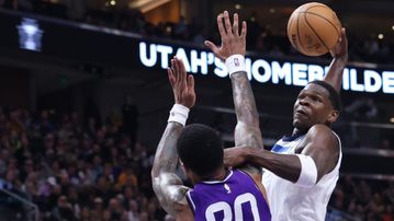 Ο Άντονι Έντουαρντς το έχει ξανακάνει: Όταν έπαιρνε την... ψυχή των αντιπάλων του με αδιανόητα poster dunks (vids)