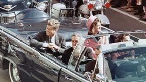 Τζον Κένεντι: Ο Τραμπ αποχαρακτήρισε 63.000 σελίδες για τη δολοφονία - Η έρευνα της KGB για τον Όσβαλντ (vid)