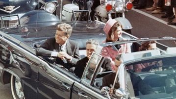 Τζον Κένεντι: Ο Τραμπ αποχαρακτήρισε 63.000 σελίδες για τη δολοφονία - Η έρευνα της KGB για τον Όσβαλντ (vid)