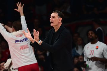 Ο Μπαρτζώκας αποκάλυψε τον λόγο που επικράτησε εκνευρισμός στον πάγκο του Ολυμπιακού