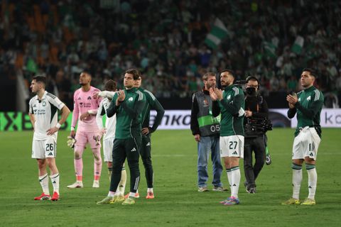 Ο κόσμος του Παναθηναϊκού χειροκρότησε τους παίκτες, παρά την ήττα από την Μπέτις (vid)