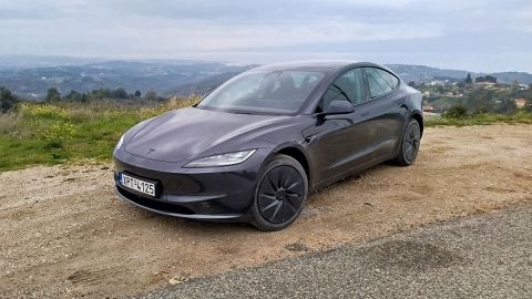 Οδηγούμε στην Ελλάδα το βασικό Tesla Model 3 με σούπερ αυτονομία και τιμή – έκπληξη