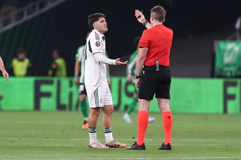 Οι «φωνές» του Παναθηναϊκού για το ξεκάθαρο φάουλ στον Καλάμπρια και η εξήγηση για τον μη καταλογισμό του οφσάιντ (vid)