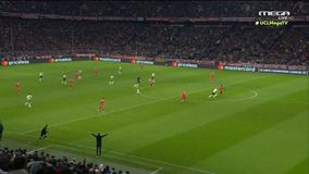 Για... χιλιοστά γλύτωσε την αποβολή ο Ουπαμεκανό!