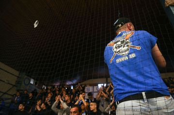 Οπαδοί Ηρακλή για την έλευση Κούγια: «Πάντα γελαστοί και γελασμένοι, ο πνιγμένος από τα μαλλιά του πιάνεται, μην μας βγουν... περούκα»