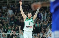 Με «βροχή» από τρίποντα και Μήτογλου «λύγισε» το τρομερό Περιστέρι bwin ο Παναθηναϊκός AKTOR