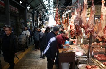 Μεγάλο Σάββατο: Τι ώρα κλείνουν μαγαζιά και σούπερ μάρκετ