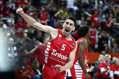 Προανήγγειλε την παραμονή του Λαρεντζάκη ο Ολυμπιακός με «Άντε γεια» (vid)