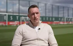 Το συγκινητικό «αντίο» του Φιλ Τζόουνς στην Μάντσεστερ Γιουνάιτεντ μετά από 12 χρόνια (vid)