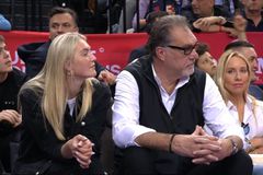 O Σαμπόνις παρακολουθεί τα παιχνίδια με την κόρη του (vid)