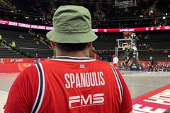 Η φανέλα με το Νο 7 του Σπανούλη, εμφανίζεται σε όλες μεριές της Zalgirio Arena