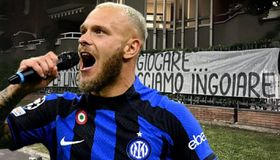 «Θα σε κάνουμε να καταπιείς τη γλώσσα σου», οπαδοί της Μίλαν κρέμασαν πανό με απειλές κατά του Ντιμάρκο