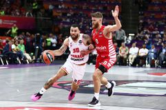 Απάντηση – έπος: Φίλαθλος του Ολυμπιακού απαίτησε από τον Φαμπρίτσιο Ρομάνο να του πει νεότερα για τον Μάικ Τζέιμς! (pic)