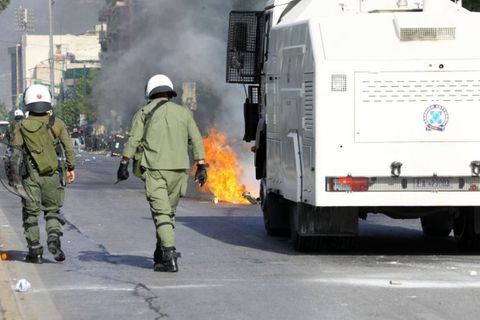 Επεισόδια στη Λεωφόρο μεταξύ οπαδών του Παναθηναϊκού και της ΕΛ.ΑΣ (gallery)