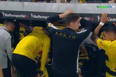 Η αγωνία των παικτών της ΑΕΚ στα τελευταία δευτερόλεπτα του Άρης - ΠΑΟΚ: Οι αντιδράσεις στη χαμένη ευκαιρία του Ανσαριφάρντ (vid)