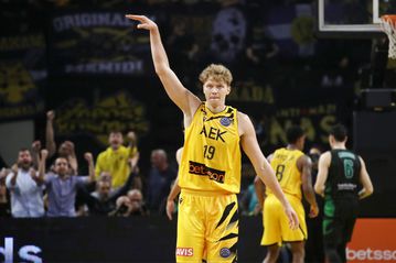 Χωρίς τον Κουζμίνσκας η ΑΕΚ για τον αγώνα με τον Προμηθέα