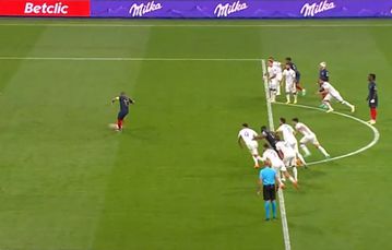 Γιατί δόθηκε επανάληψη στο πέναλτι του Εμπαπέ κόντρα στην Ελλάδα (vid)