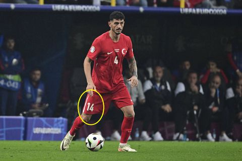 Σάλος με Ακαϊντίν: Φορούσε λάθος εμφάνιση στο ματς με τη Γεωργία - Υπάρχει κίνδυνος τιμωρίας για παίκτη και Τουρκία;