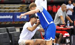 Η χειραψία Ουόκαπ-Σλούκα στην προπόνηση της Εθνικής