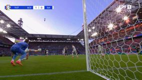 Φοβερή αντεπίθεση της Σκωτίας και 1-0 με αυτογκόλ του Σαρ (vid)