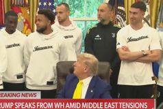 Αμηχανία στο... κόκκινο: Η ιδιαίτερη ερώτηση του Τραμπ στην αποστολή της Γιουβέντους (vid)