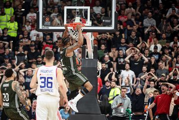 Η Αρμάνι Μιλάνο είναι «αγκαλιά» με τον Μπούκερ!