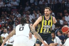 Η Φενέρμπαχτσε υπέταξε την Μπεσίκτας και απέχει μια νίκη από τον τίτλο