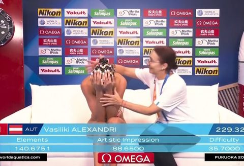 Συγκινητική στιγμή στο παγκόσμιο πρωτάθλημα: Η Βασιλική Αλεξανδρή ξέσπασε σε λυγμούς με την ανακοίνωση της βαθμολογίας της