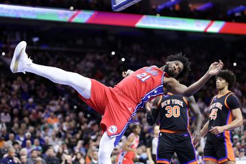 Οι Νικς ποντάρουν στην αποτυχία των Σίξερς και στην απογοήτευση του Εμπίντ (vid)