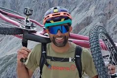 Αντρέα Τονέλι: Ο ποδηλάτης - influencer που βρήκε τραγικό θάνατο μετά από πτώση με το ποδήλατό του - H «ασκητική» ζωή που είχε επιλέξει