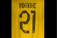 Η φανέλα του Μιχάλη με το "21" στα αποδυτήρια της «OPAP Arena» (vid)