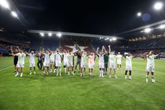 Οι «πράσινοι» ψωνίζουν από το πάνω ράφι